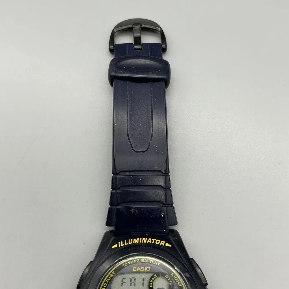 Casio 3233 F-200 Mens Watch 40mm Gray Digital Dial Black Resin Illuminator
